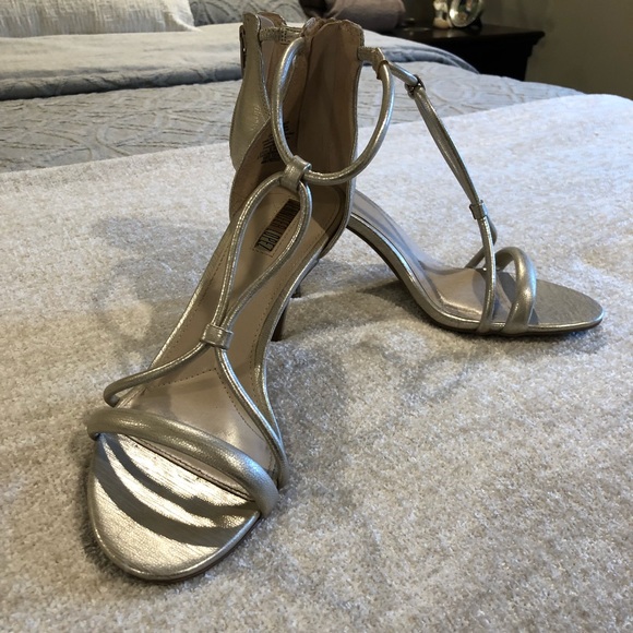 Strapped heels Jennifer Lopez - Picture 1 of 3